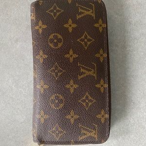 Louis Vuitton Zippy Wallet